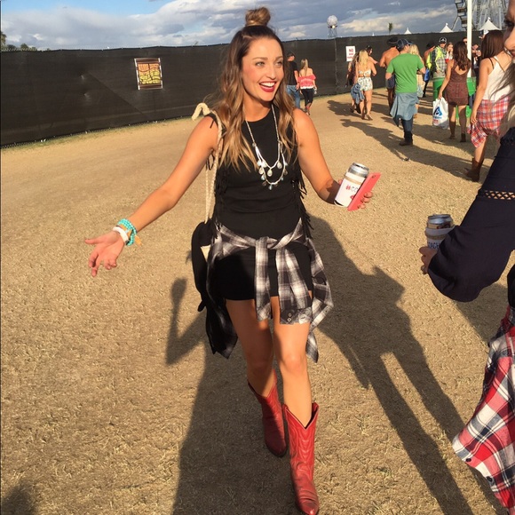 Meet your Posher, Megan - Picture 2 of 8